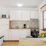 Nono Marjo アパート